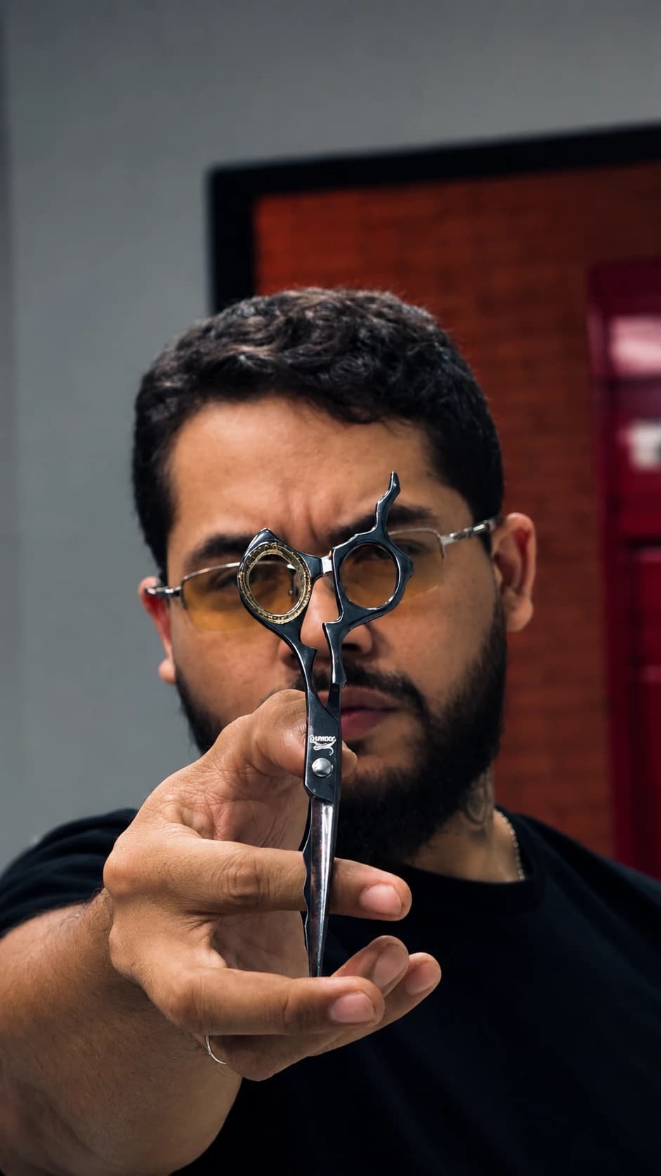 Tesoura de corte em destaque